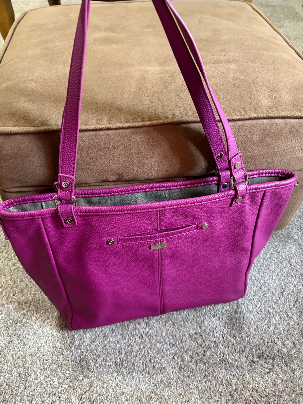 JEWELL
Women’s Magenta Pebbled Tote Bag

No  strap.